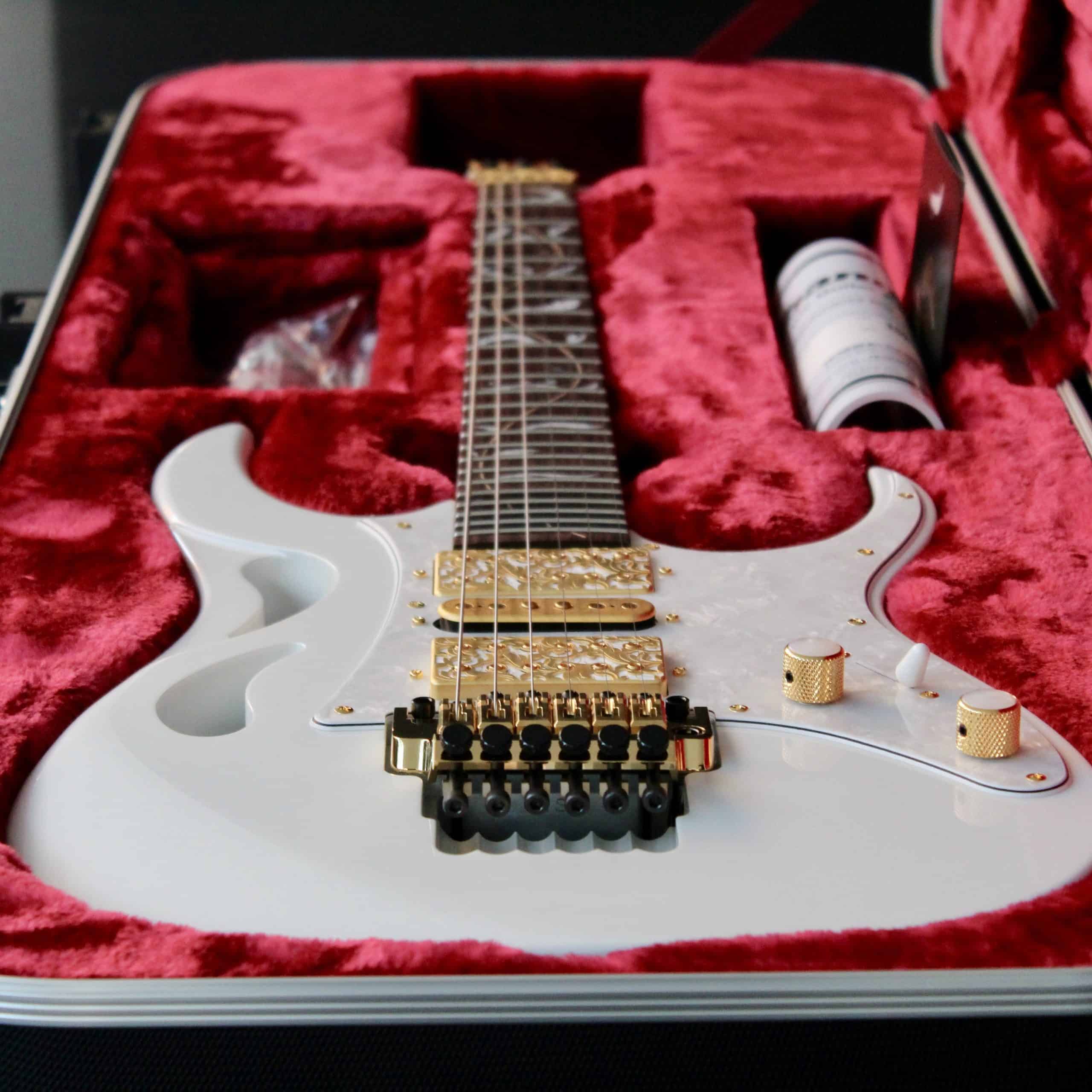 Ibanez PIA3761 Signature Steve Vai Stallion White - Importone